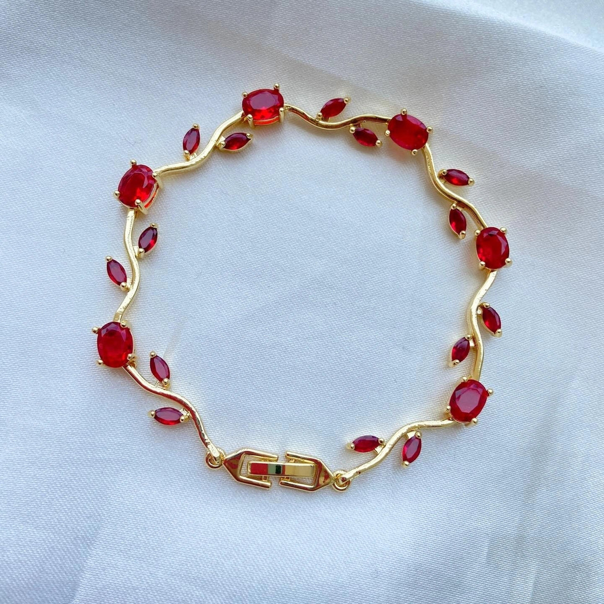 Tulip Ruby-Red Leaf Vine Bracelet – Gold Plated